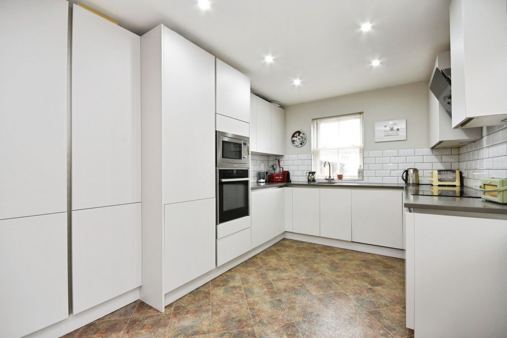 Property photo 3 of 18 Photo #3