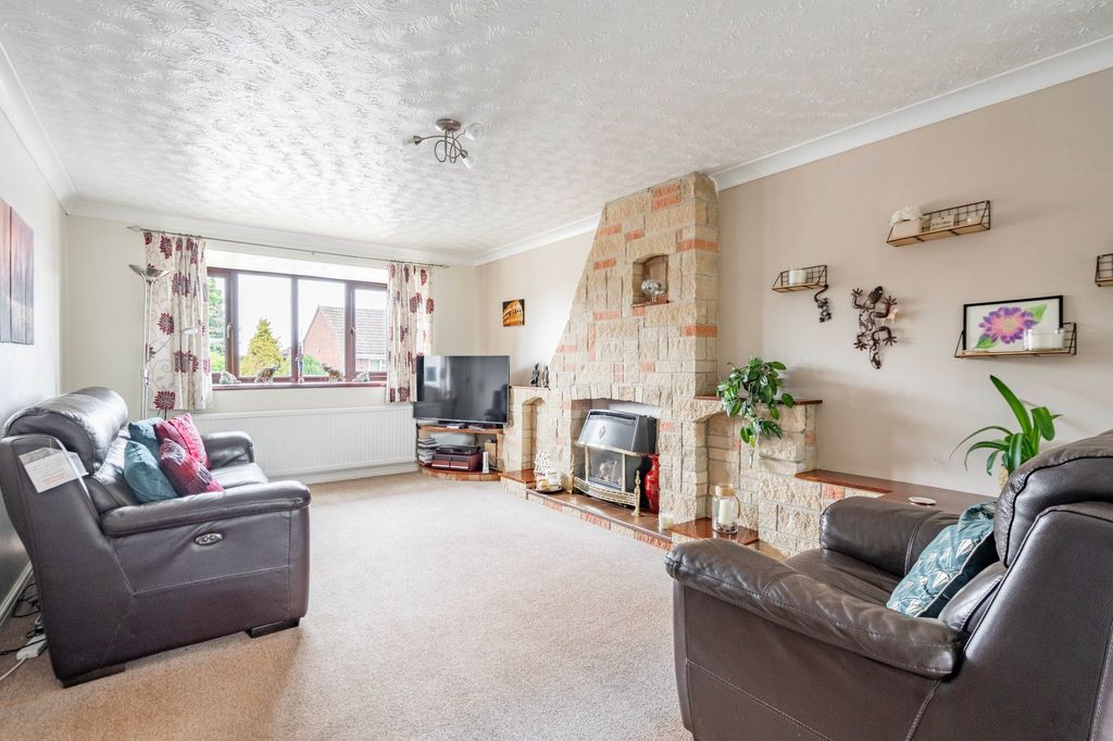 Property photo 2 of 19