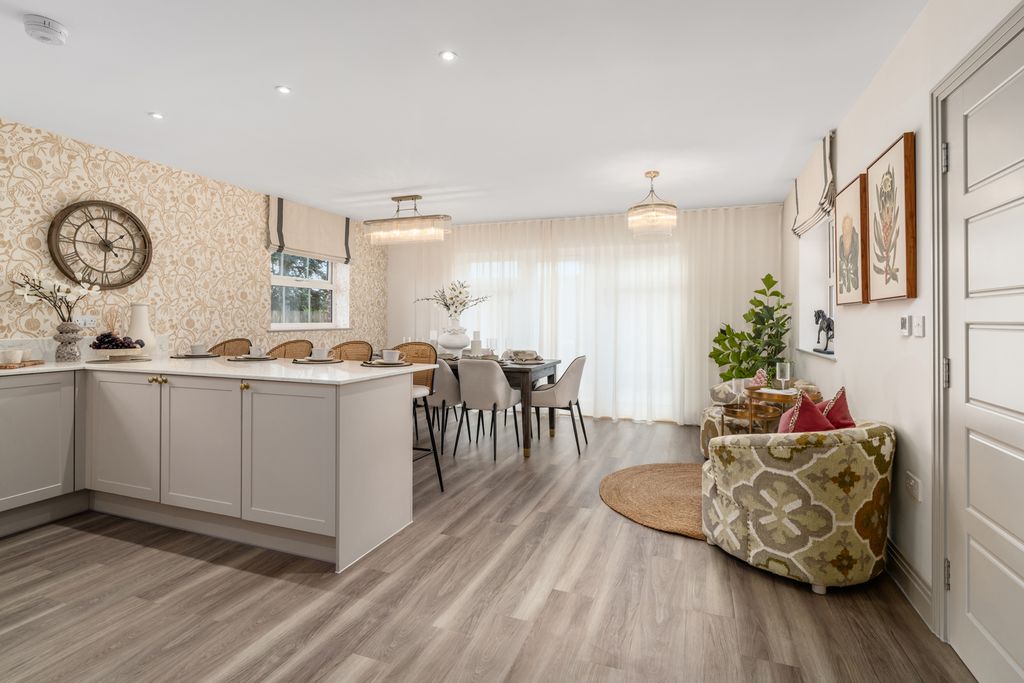 Property photo 2 of 18 Show Home