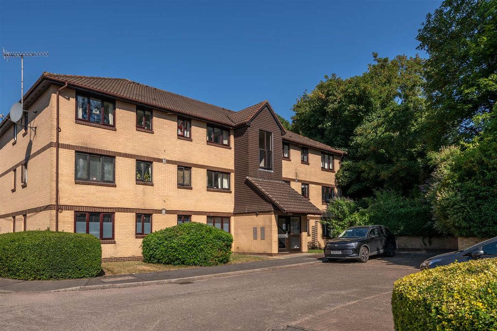 Property photo 1 of 15 Flat 4 11 Canons Close Externals-2.Jpg