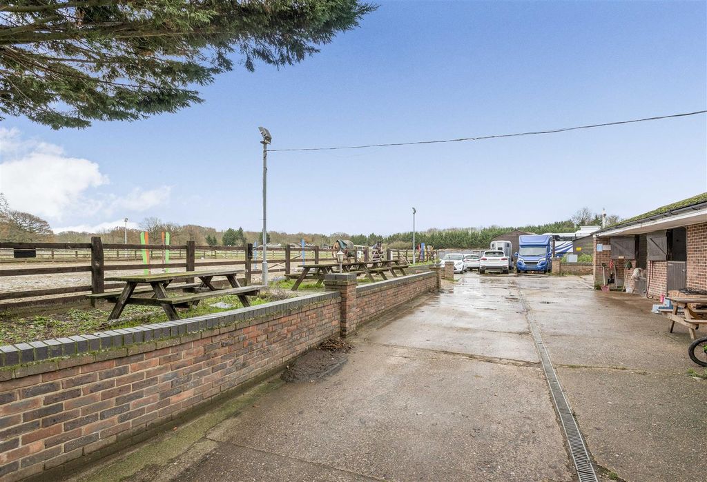 Property photo 3 of 40