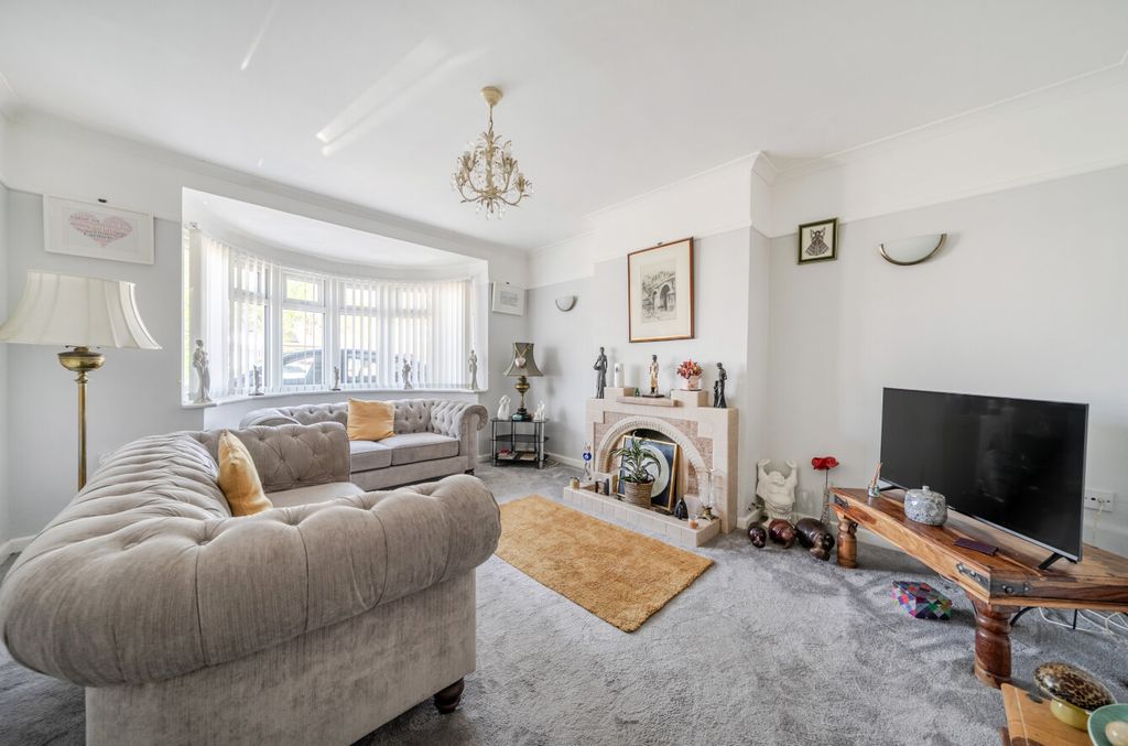 Property photo 2 of 13 1446841-1-69E2492...