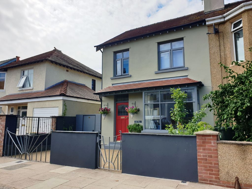 Property photo 2 of 12
