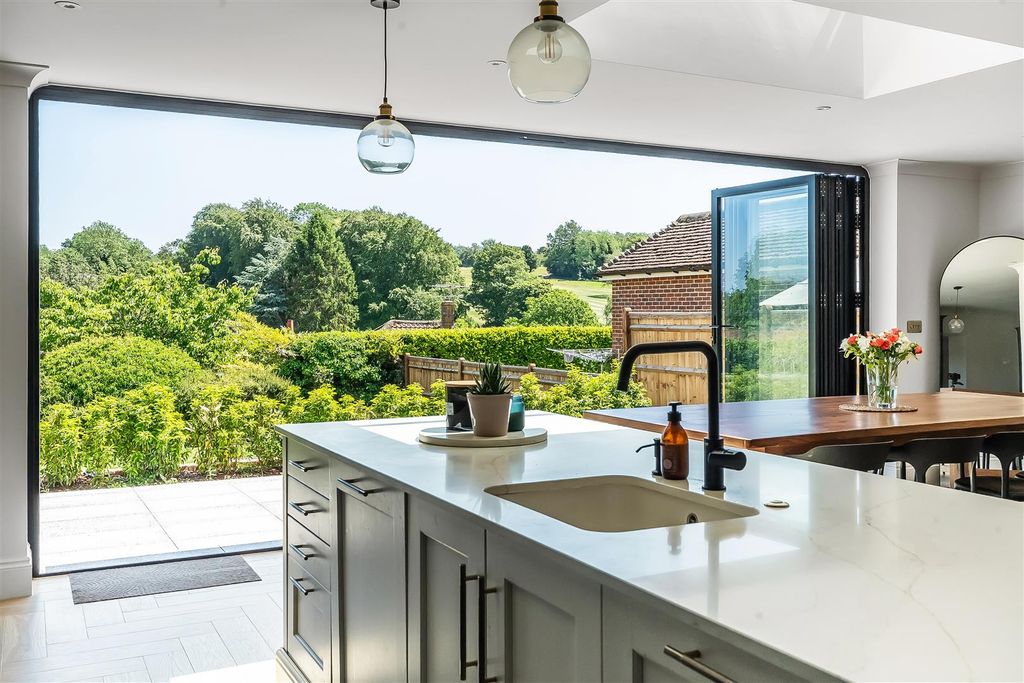 Property photo 3 of 17 Hillview-30.Jpg