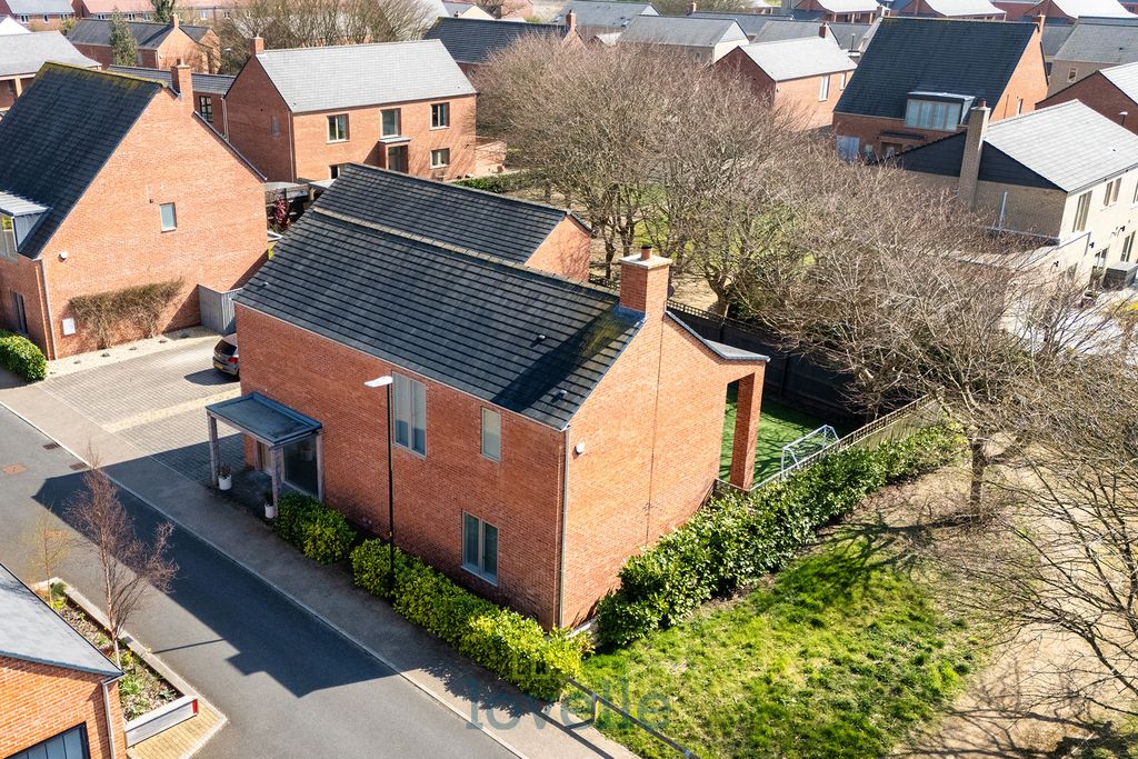 Property photo 1 of 32