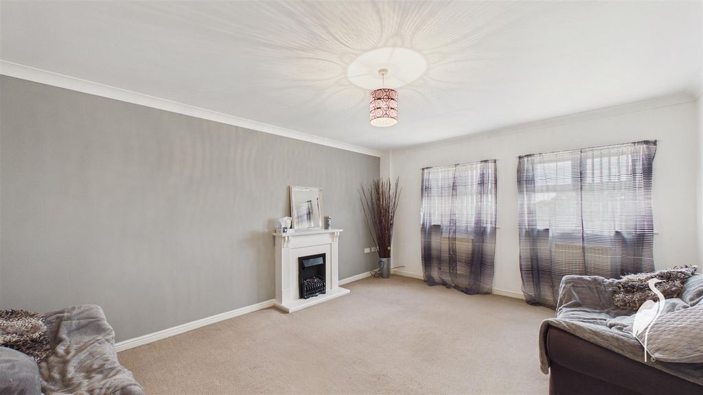 Property photo 2 of 13 Lounge