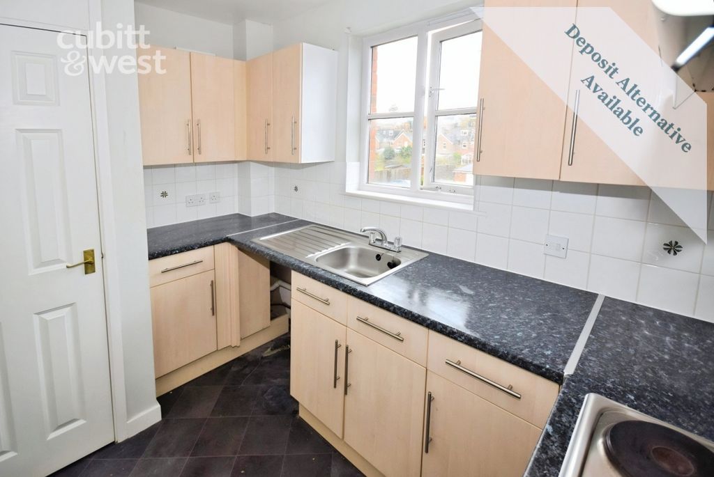 Property photo 2 of 7 Kitchen