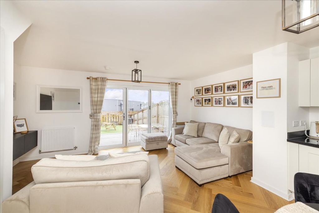 Property photo 3 of 31