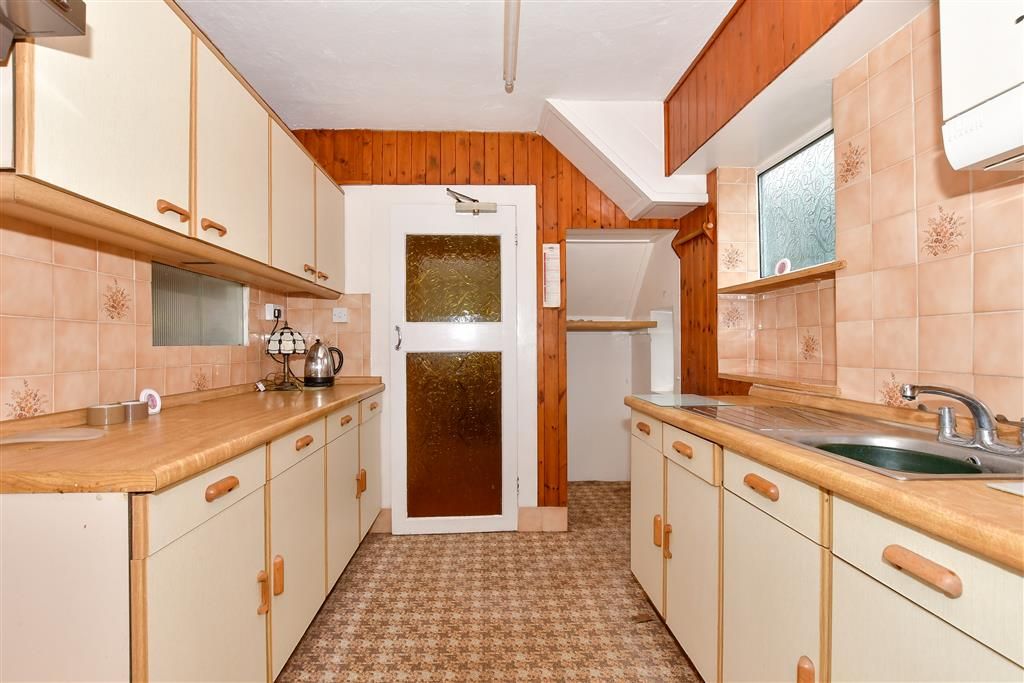 Property photo 1 of 10 Kitchen