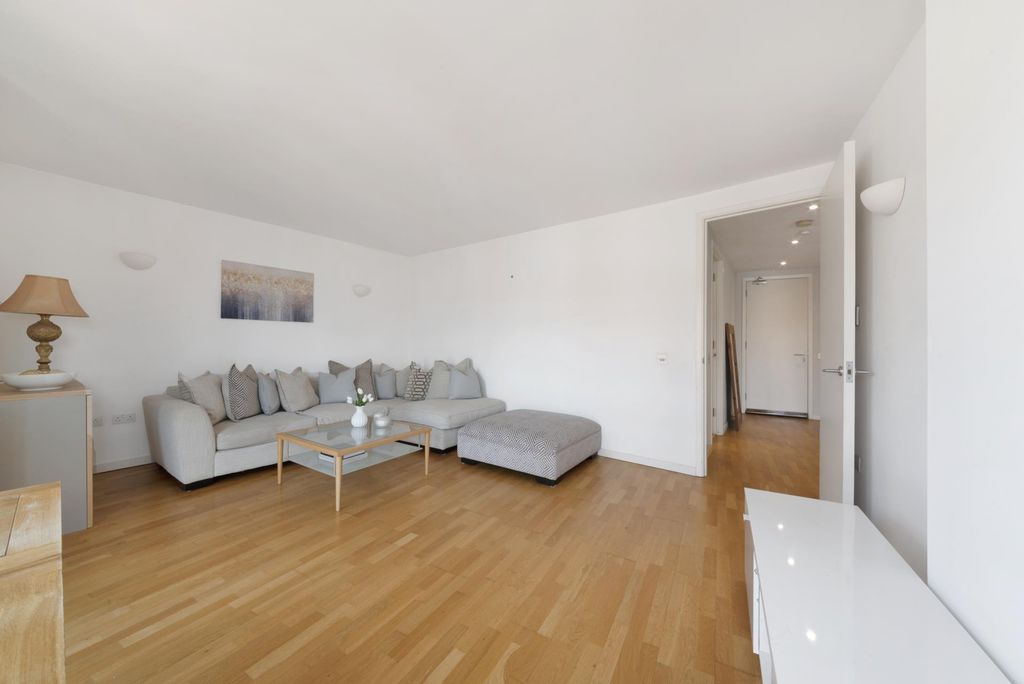 Property photo 2 of 23