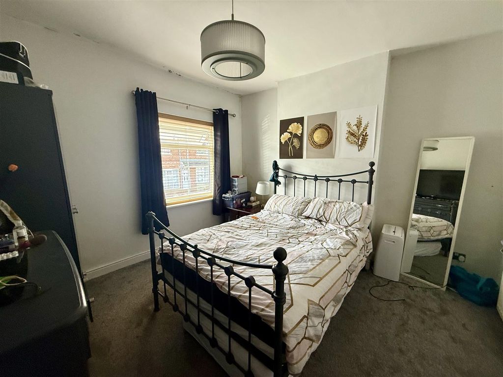 Property photo 3 of 8 Bedroom One