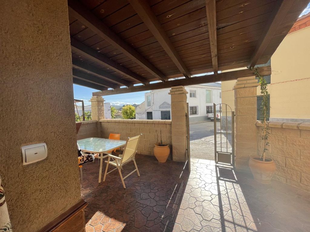 Property photo 2 of 32