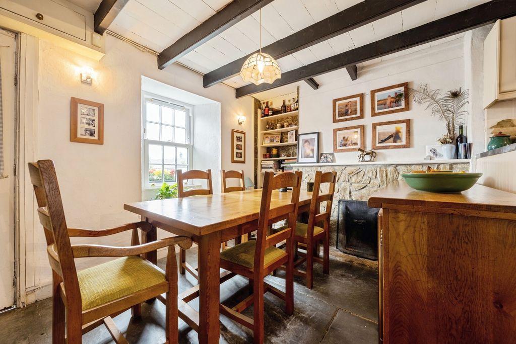 Property photo 3 of 17 Photo