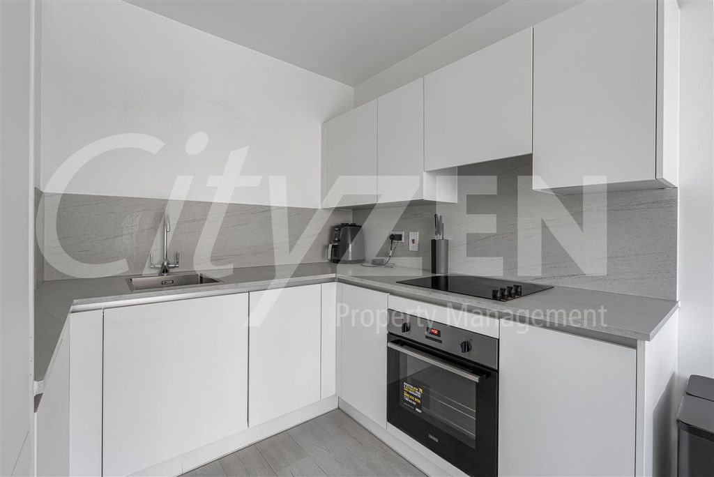 Property photo 2 of 25 Kitchen