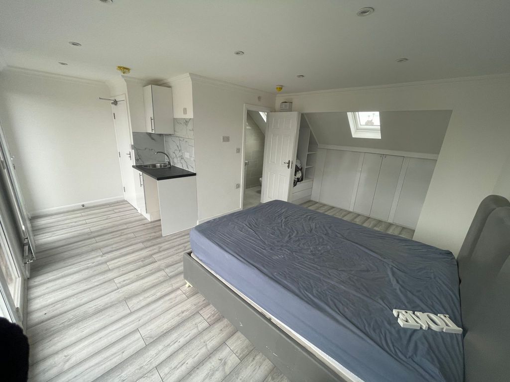 Property photo 3 of 9 Photo 3