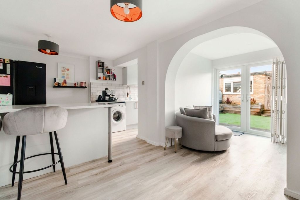 Property photo 2 of 19