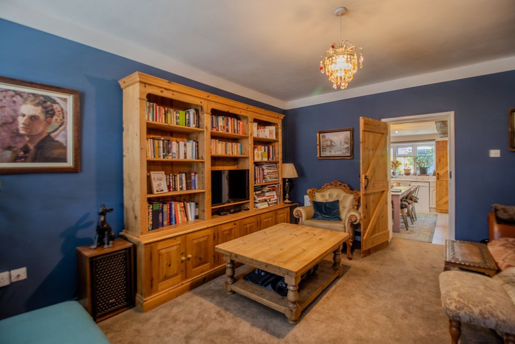 Property photo 3 of 22 5259895