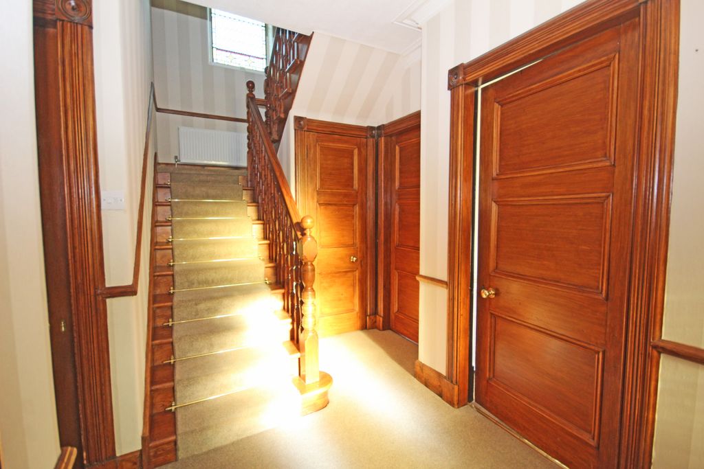 Property photo 3 of 37