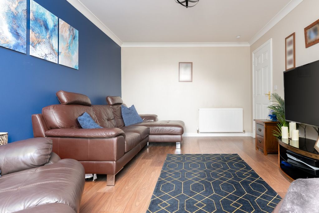 Property photo 2 of 28