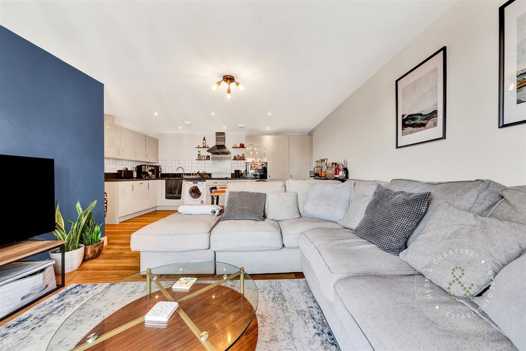 Property photo 2 of 19 Hawthorne-House-7.Jpg