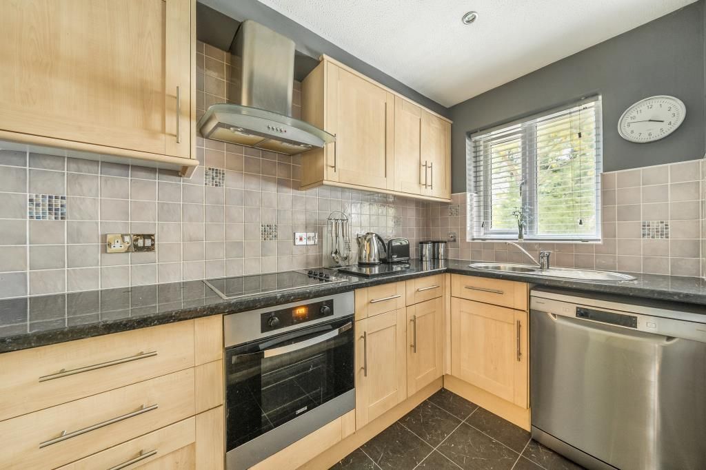 Property photo 2 of 14 Kitchen