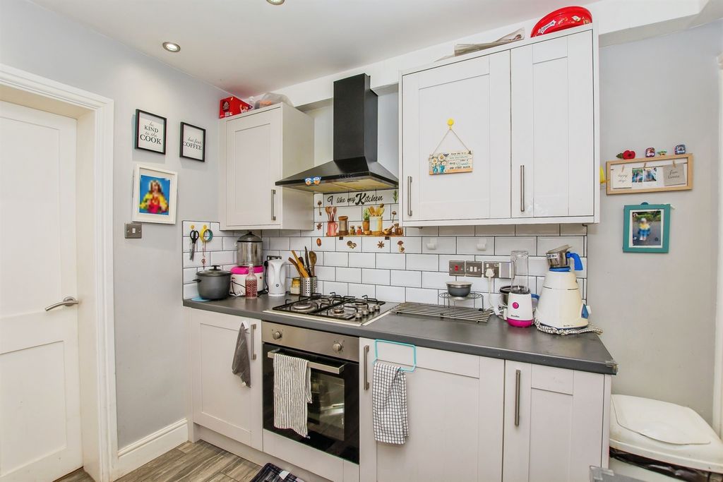 Property photo 2 of 17