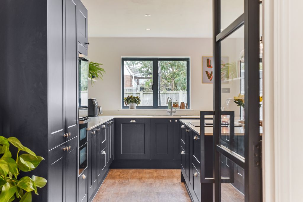 Property photo 2 of 35