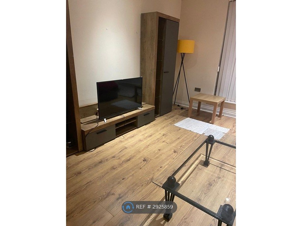Property photo 3 of 11 Lounge