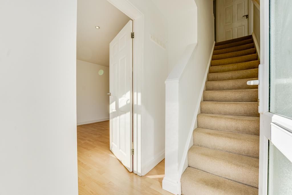 Property photo 2 of 26 4 The Square, Thorpe Malsor-7.Jpg