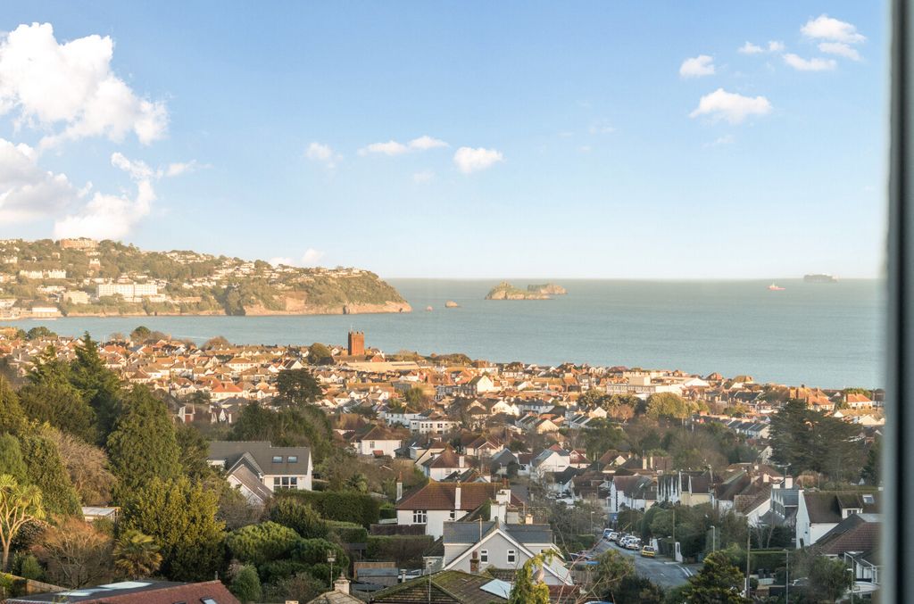 Property photo 1 of 23 1 - 1393360-7-694585E...