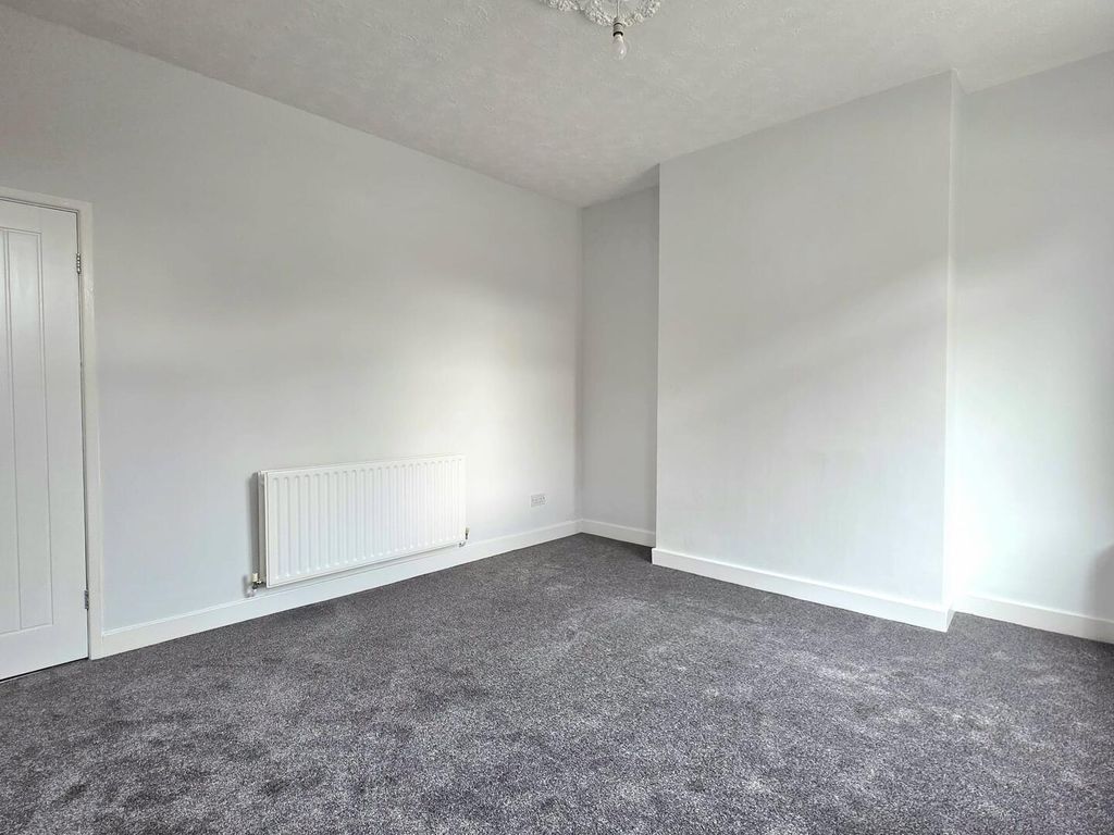 Property photo 2 of 11 Living Room