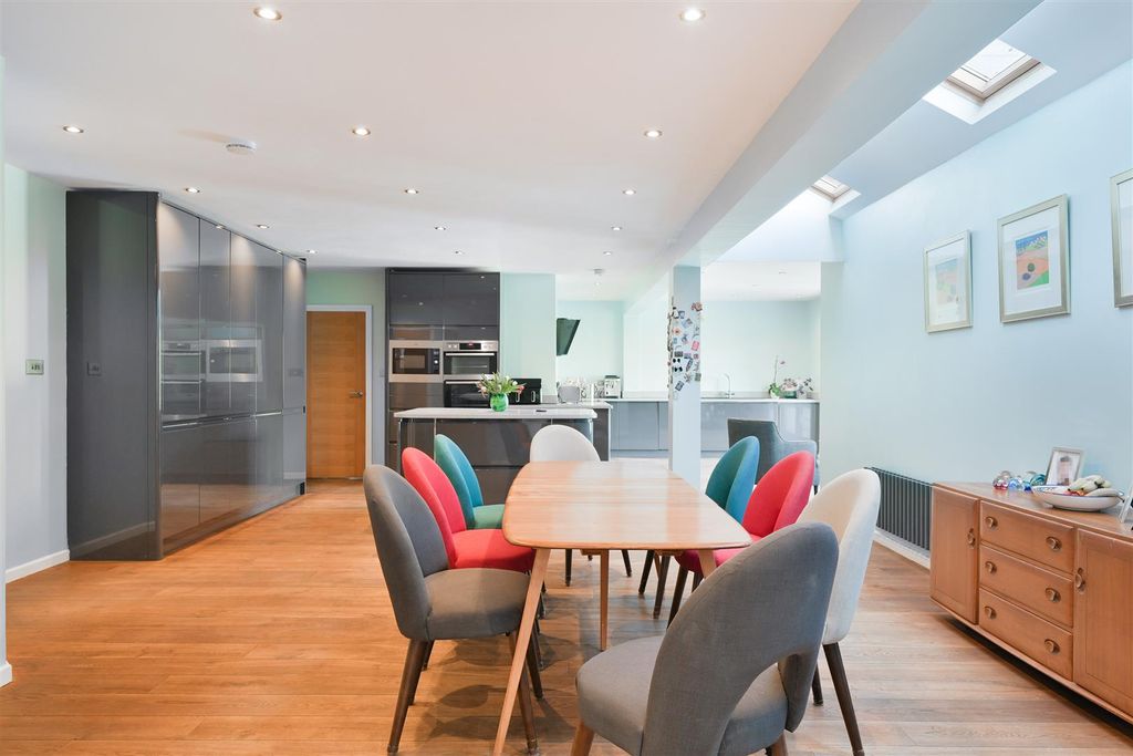 Additional image 4 of 5 bed detached house for saleGarden Walk, Coulsdon CR5
