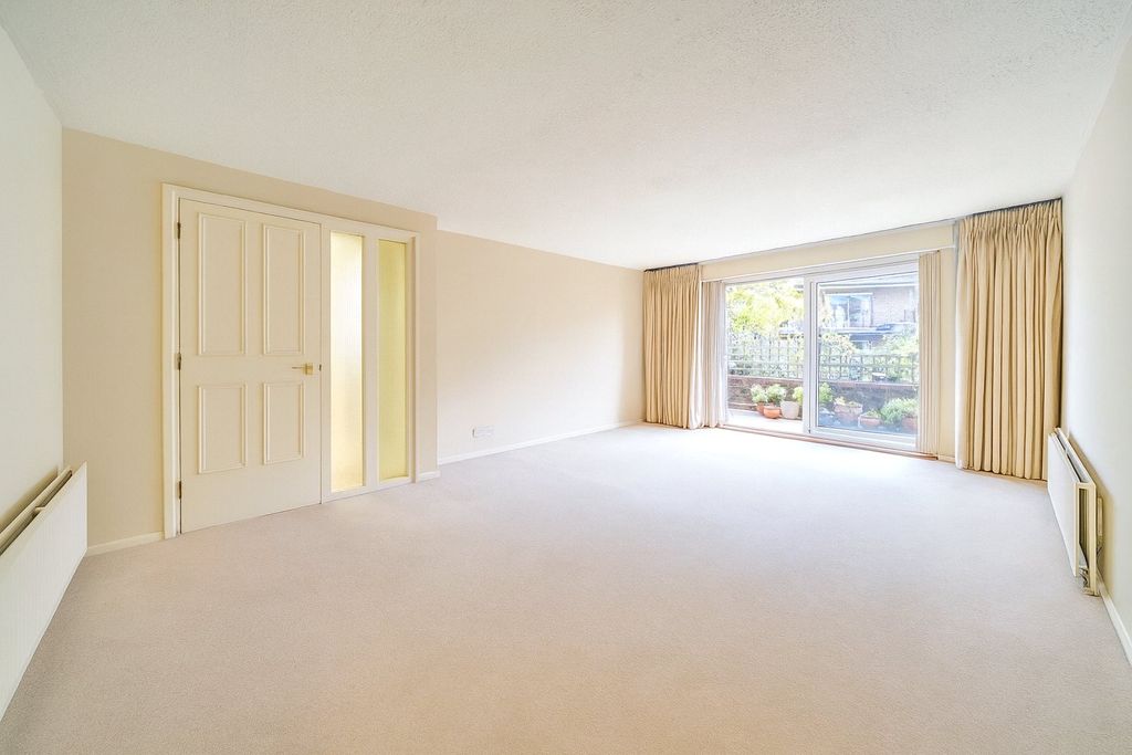 Property photo 2 of 17 Picture No. 33