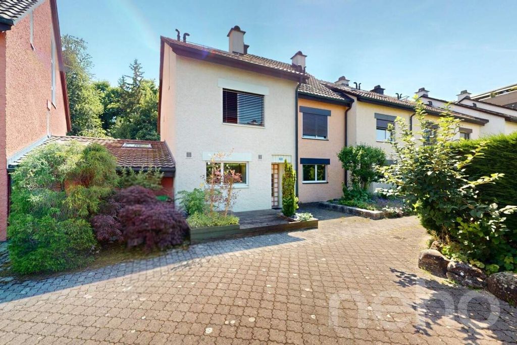 Property photo 2 of 12