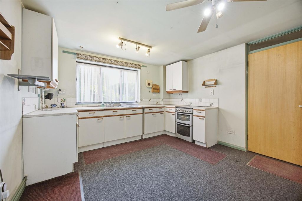 Property photo 2 of 14 Kitchen