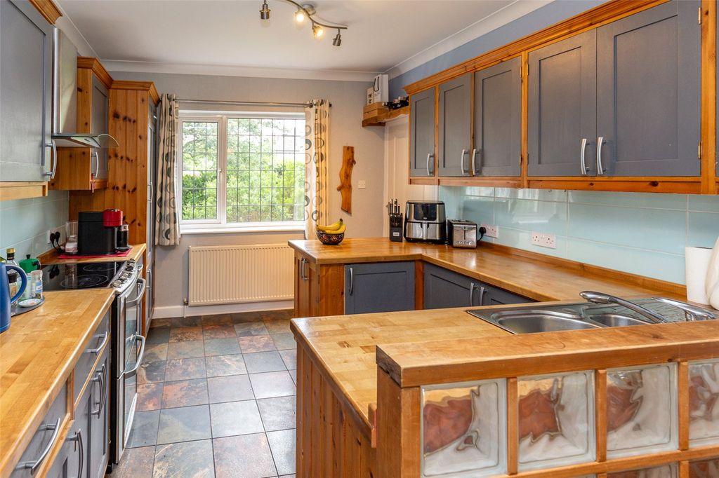 Property photo 2 of 27 Picture No. 22