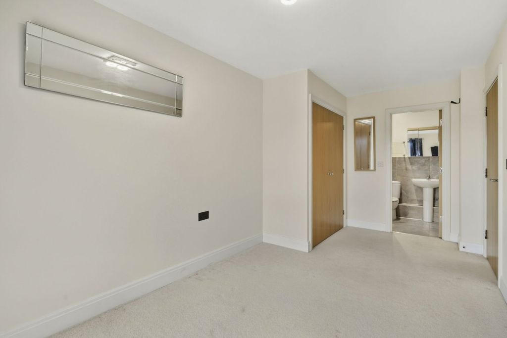 Property photo 2 of 8 Picture No. 14