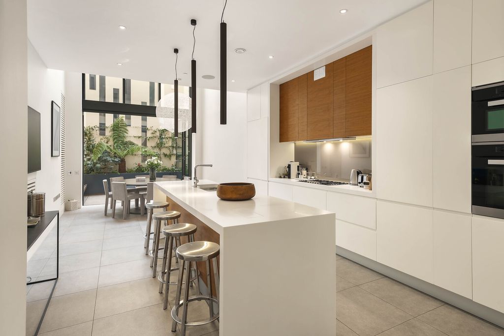 Property photo 2 of 18 Kitchen