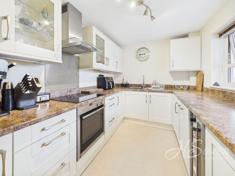 Property photo 3 of 9 Photo 6