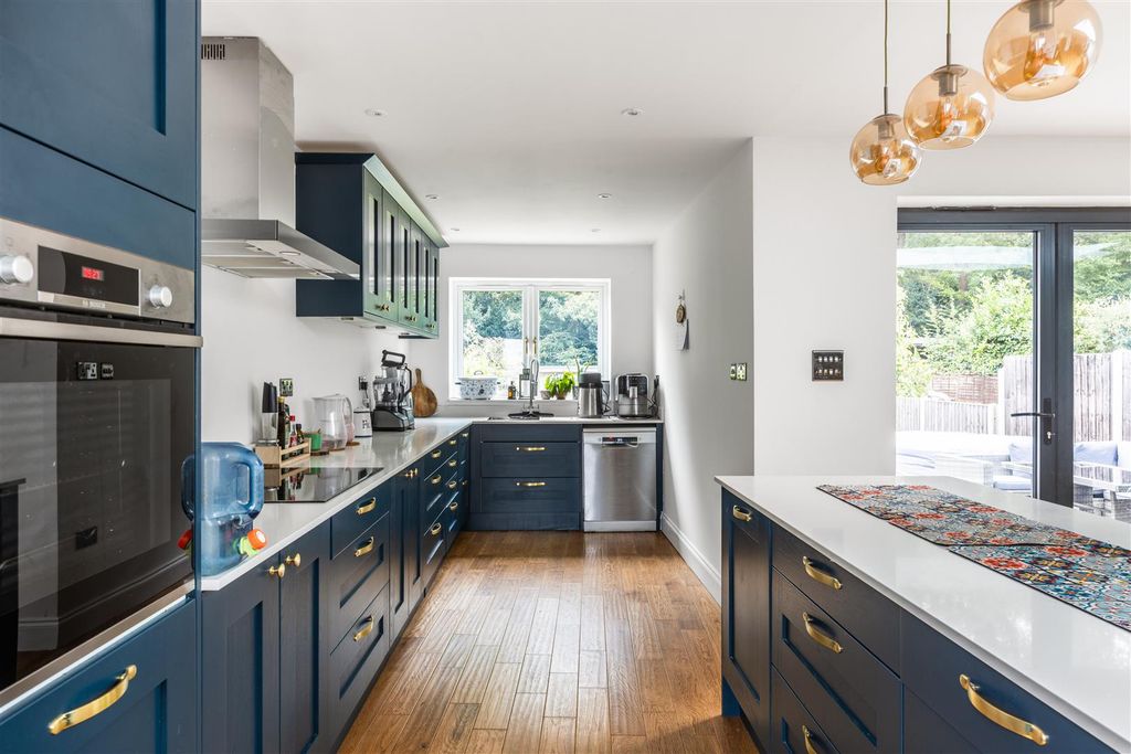 Property photo 3 of 24 105 Birch Tree Avenue-23.Jpg