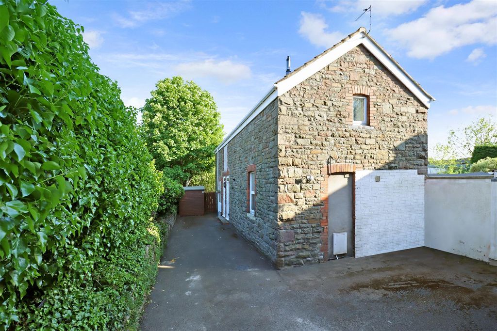 Property photo 2 of 10