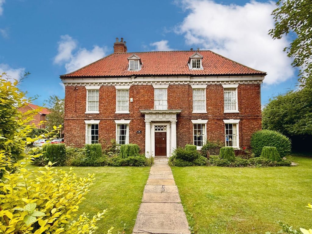 Property photo 1 of 14 4256740