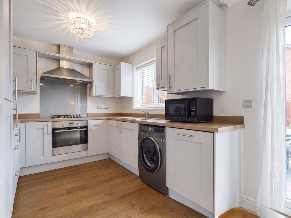 Property photo 2 of 32