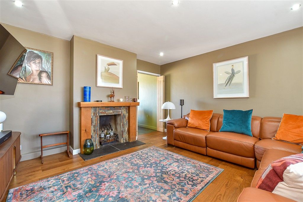 Property photo 3 of 15 Lounge