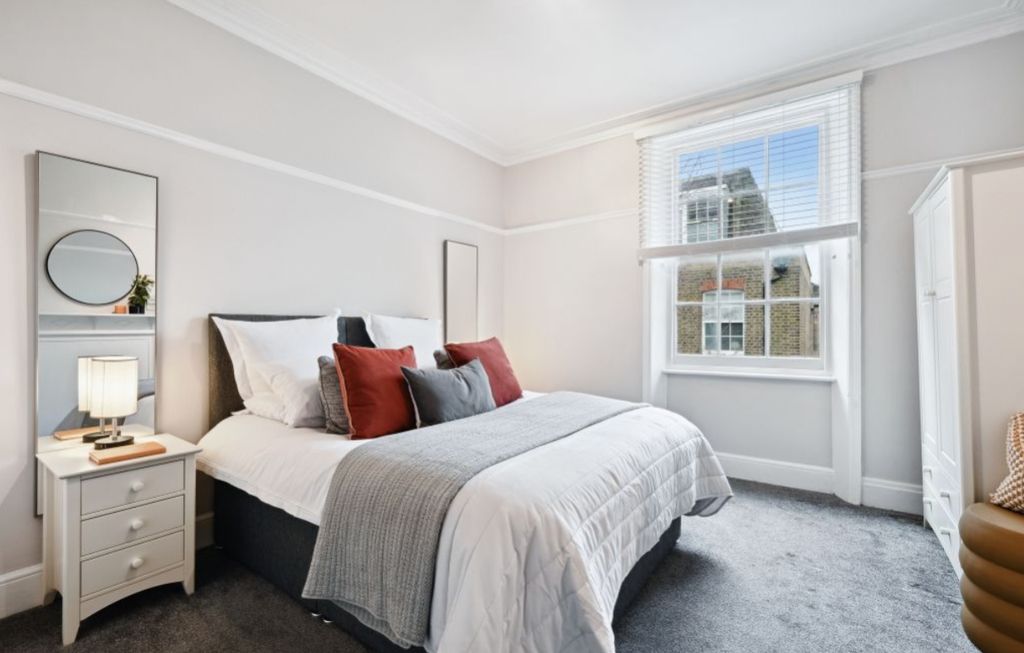 Property photo 3 of 6 Bedroom