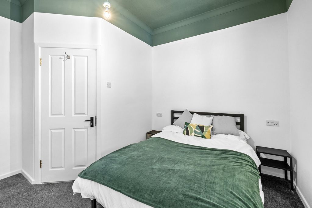 Property photo 3 of 11 0034