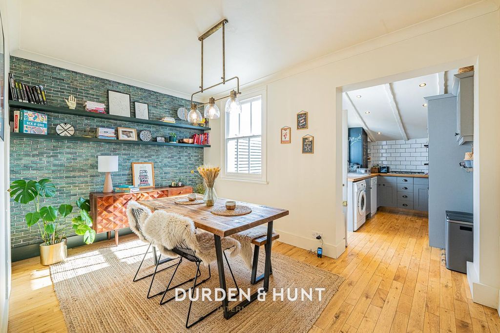 Property photo 3 of 21 Cowley-30.Jpg