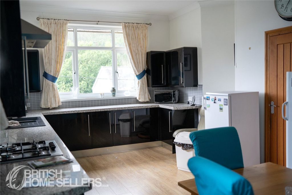 Property photo 2 of 19 Picture No. 23