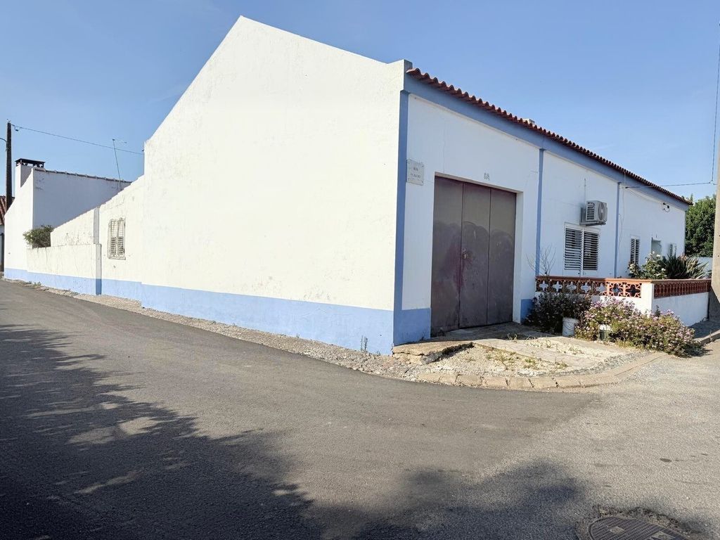 Property photo 1 of 20 Where Planície Meets Adventure: T3 Home With Generous Courtyard