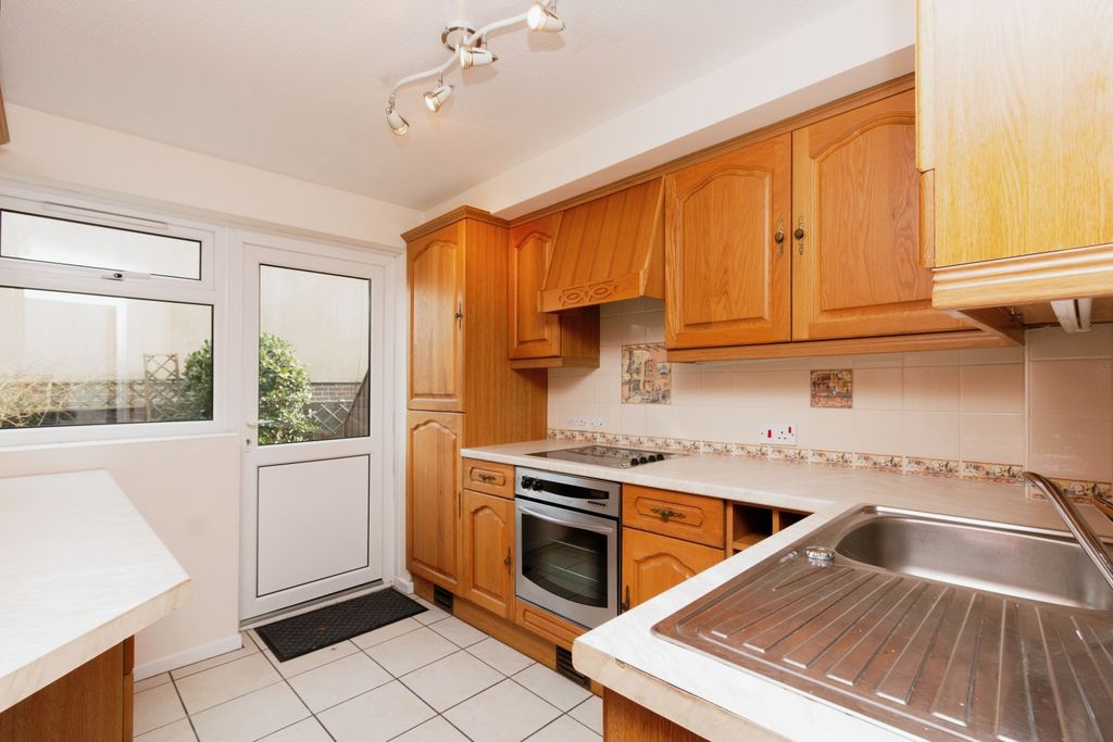 Property photo 2 of 10 Kitchen